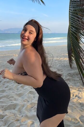 Vanessa 1 page 2 image