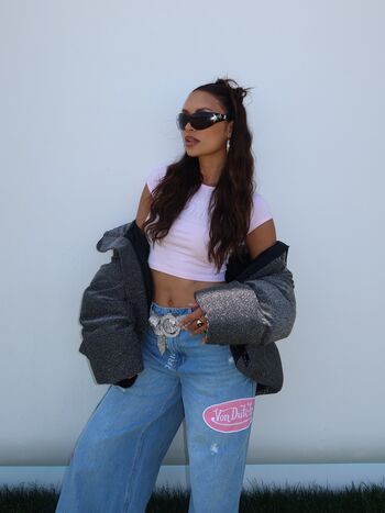 Vanessa curry image