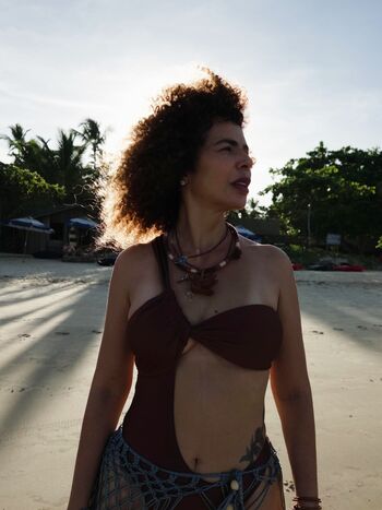 Vanessa da mata image