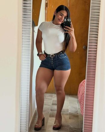 Vanessa delamora image