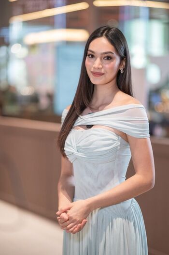 Vanessa wenk page 2 image