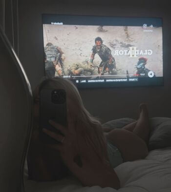 Vania palacios image