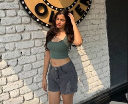 Vanya singh image