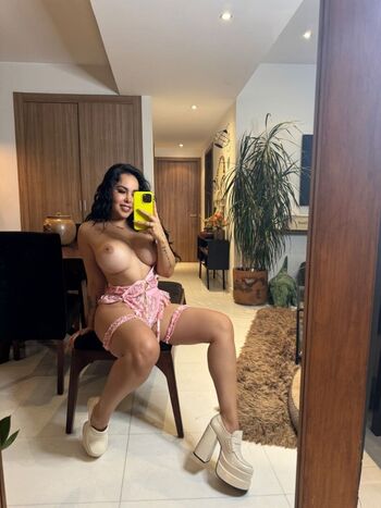 Veronica flores image