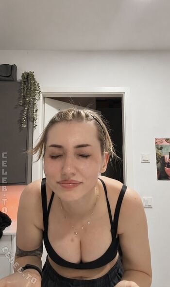 Veylarenee image