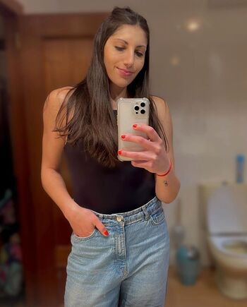 Vicky llorente page 2 image