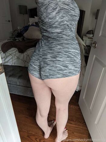 Vickymilkmomma image