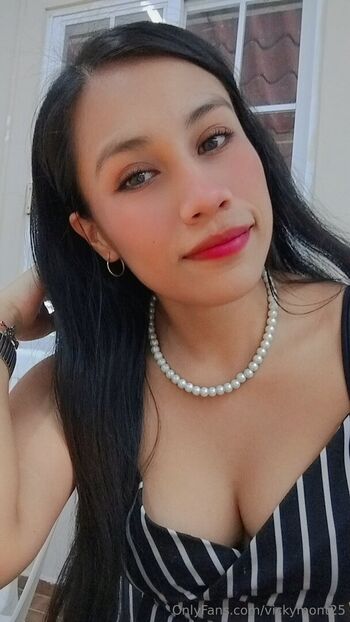 Vickymont25 image