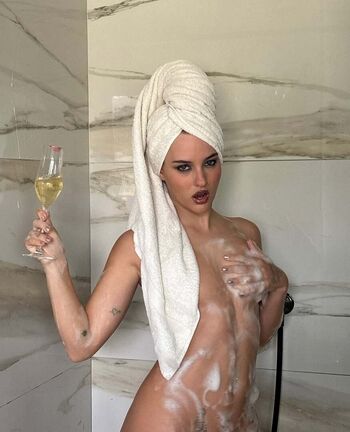 Victoria de angelis 1 image