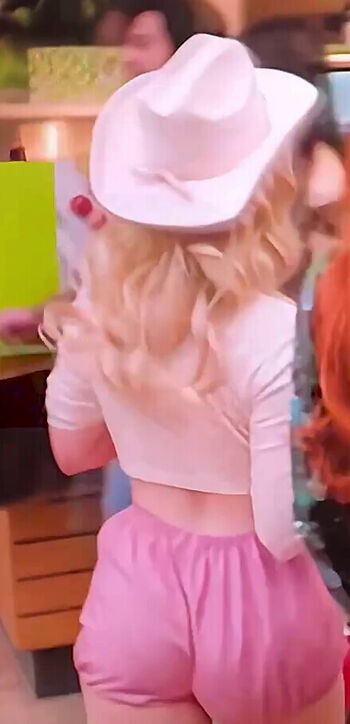 Victoria pedretti image