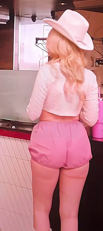 Victoria pedretti image