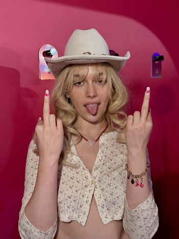 Victoria pedretti image