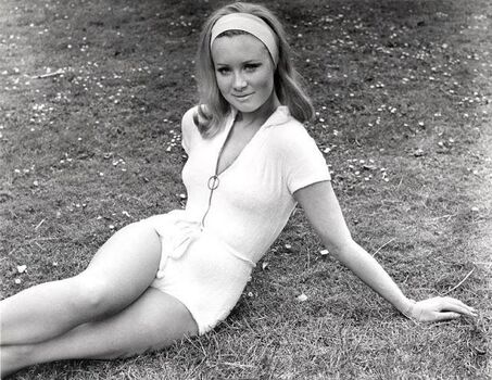 Vintage starlets image
