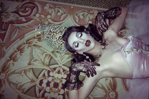 Violet chachki image