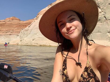 Violett beane image