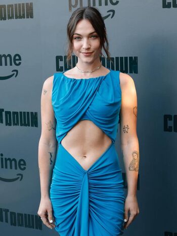 Violett beane image
