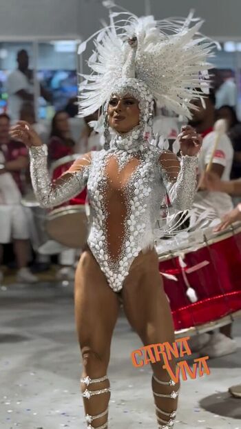 Viviane araujo page 4 image