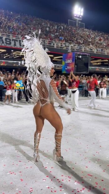 Viviane araujo page 3 image