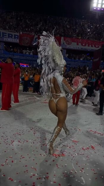 Viviane araujo page 3 image