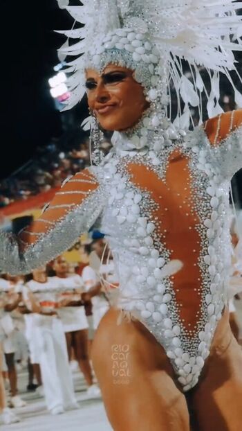 Viviane araujo page 3 image