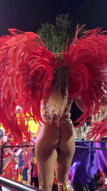 Viviane araujo image