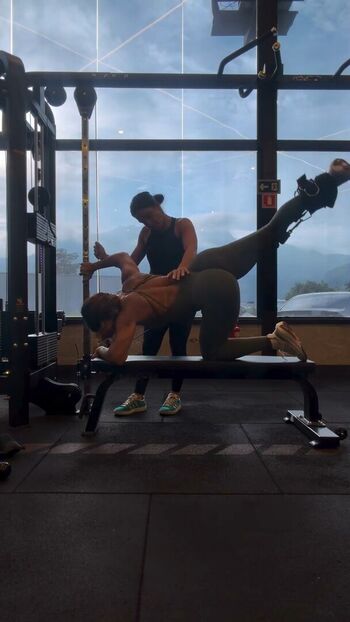 Viviane araujo image