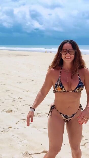 Viviane araujo page 2 image