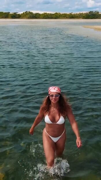 Viviane araujo image