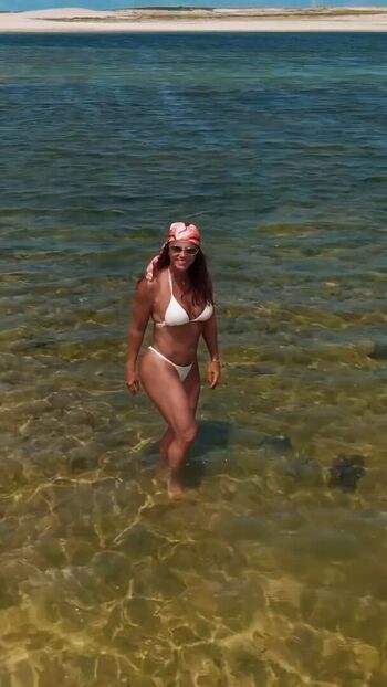 Viviane araujo image