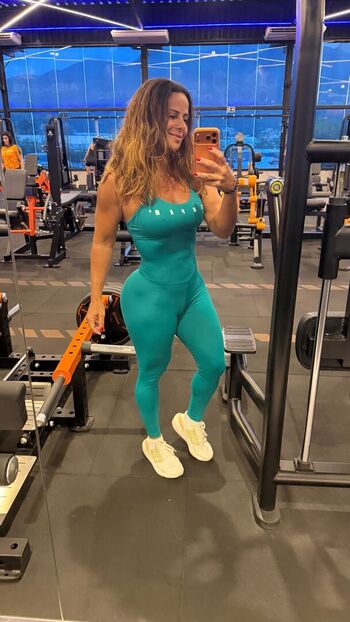Viviane araujo image