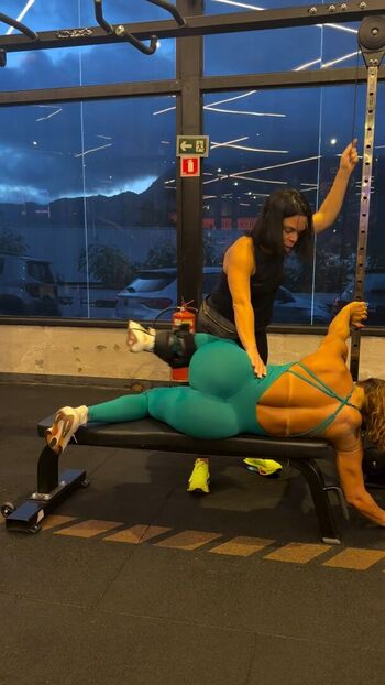 Viviane araujo image
