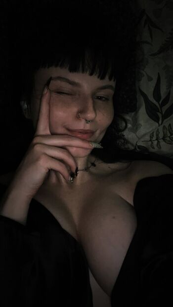 Vivickivvv image