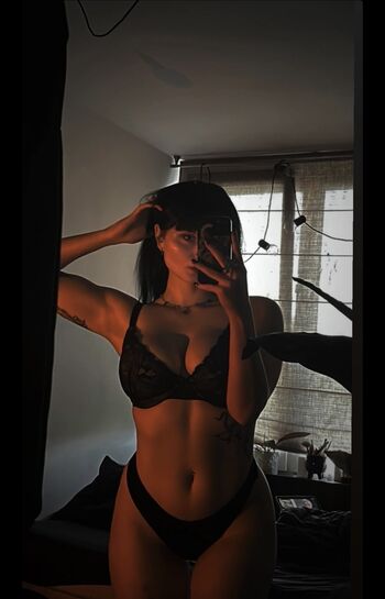 Vivickivvv image