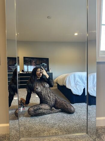 Waiyi chan image