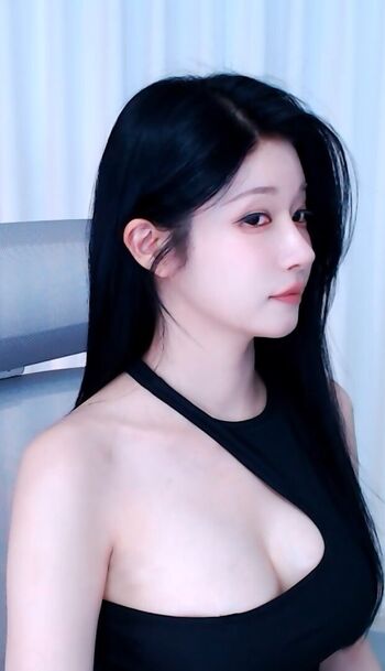 Wannabe33 page 5 image