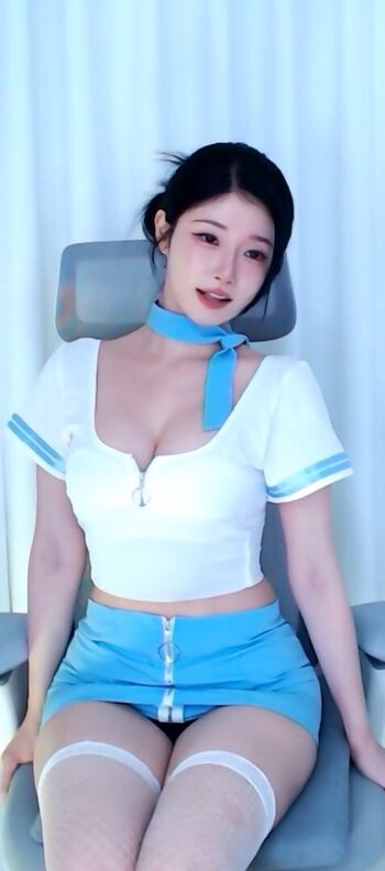 Wannabe33 page 3 image