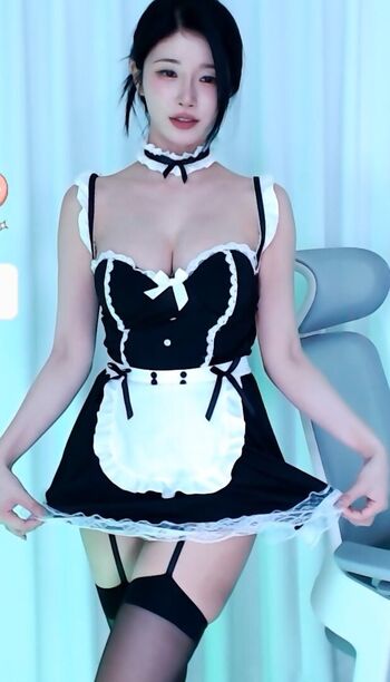 Wannabe33 page 2 image