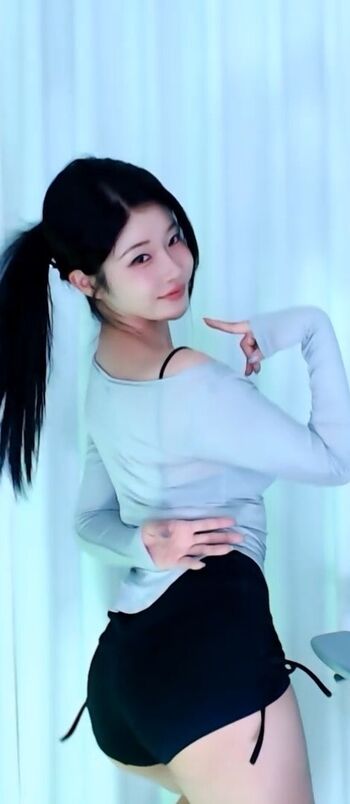 Wannabe33 page 2 image