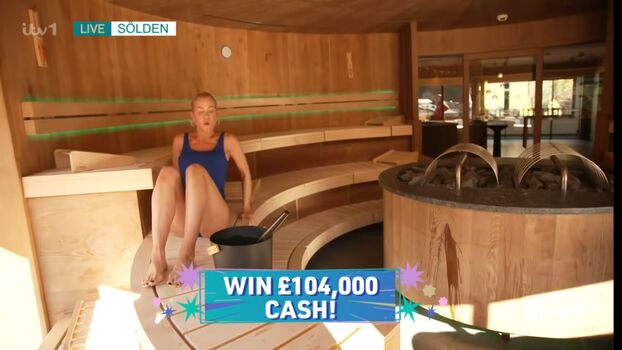 Weather ladies 1 image