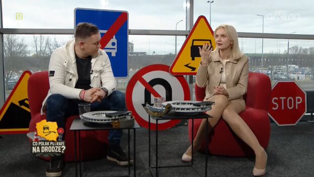 Weather ladies 1 image