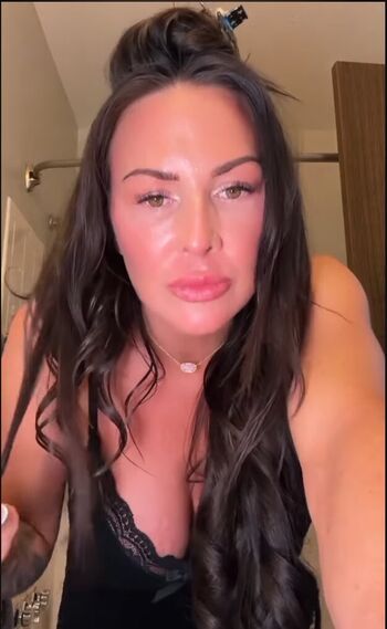 Who is this beautiful mom image
