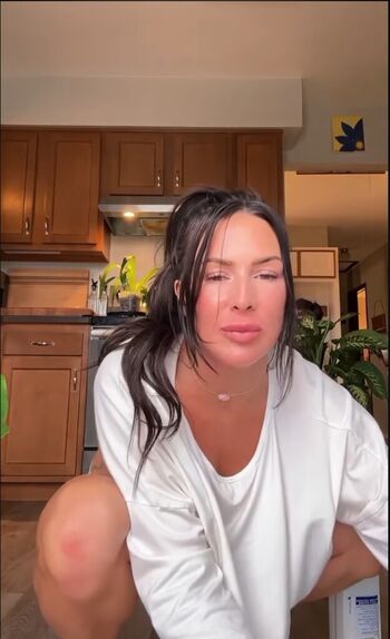 Who is this beautiful mom image