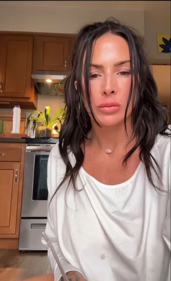 Who is this beautiful mom image