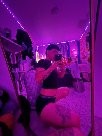 Whosluxxx image