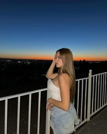 Women wearing demin image