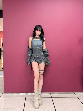 Womenk pop image