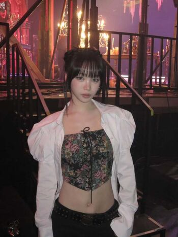 Womenk pop image