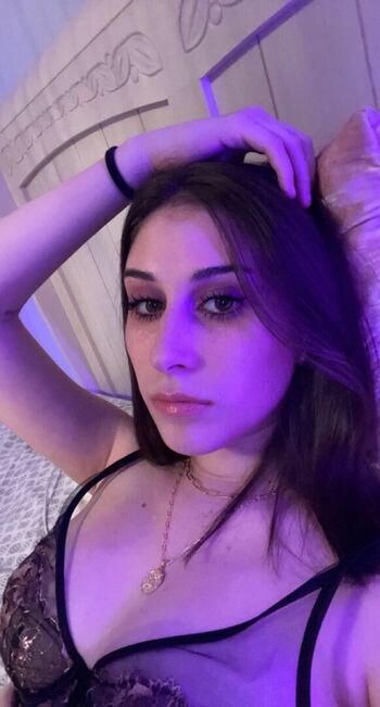 Womenonline image