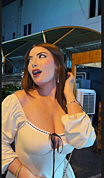 Xanoumaima page 2 image