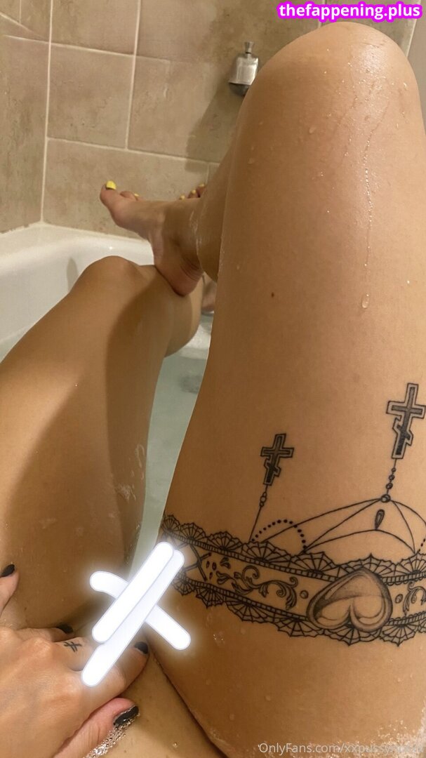 nadya tolokonnikova / nadyariot / pussyrrriot / xxpussyriotxx Foto OnlyFans Nua #14